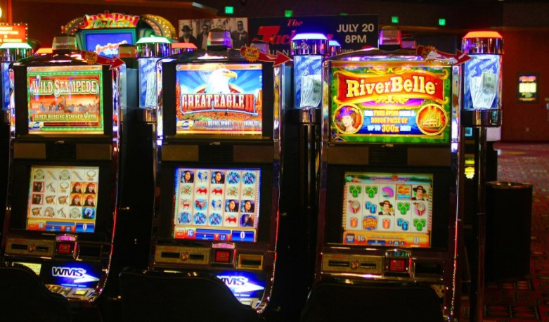 Игровые автоматы с моментальным выводом денег позволяют получать выигрыш практически мгновенно, но только при соблюдении нескольких условий